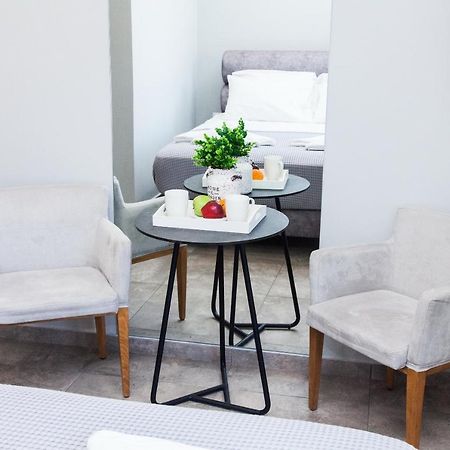 Appartamento A Spacious Brand New Studio Ideal For 2 A Atene Esterno foto