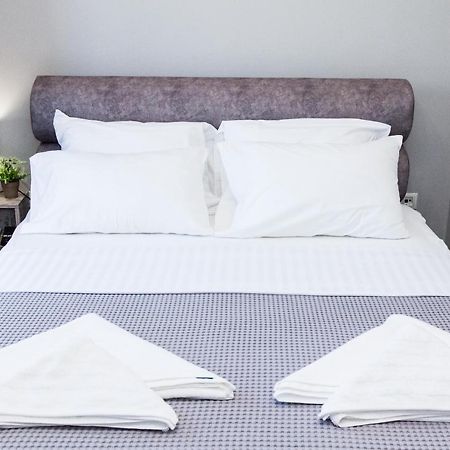 Appartamento A Spacious Brand New Studio Ideal For 2 A Atene Esterno foto